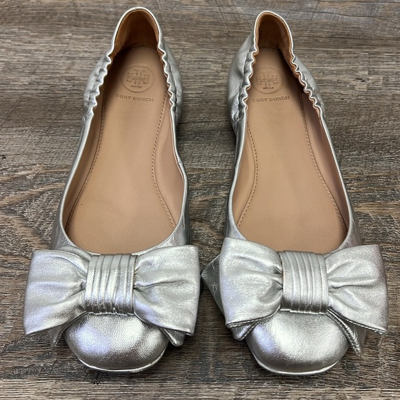 Tory Burch Silver Metallic Leather Ballet Flats Size 8 - Picture 2 of 13
